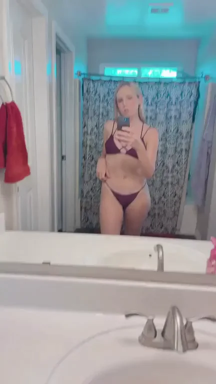Blonde Bombshell's Thicc Ass Craves Oily Massage Worship