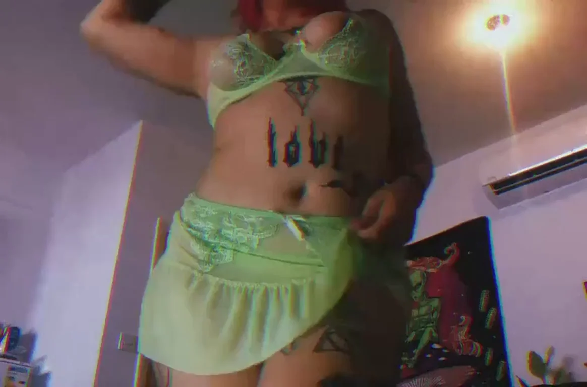 would you let a hoe like me twerk on your face & cock ?