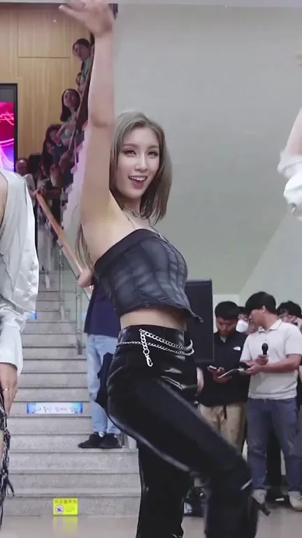 🔥 PIXY Dia's Shiny Leather Ass Tease Dance 💦