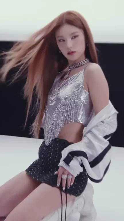 ITZY - Yeji & Yuna