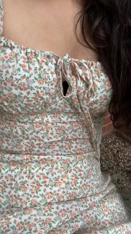Office Slut's Sunny Upskirt Oopsie! 🍑☀️