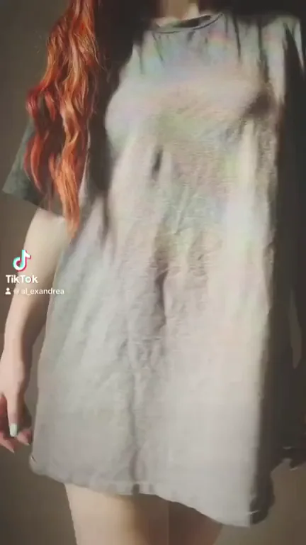baggy tshirt vs bikini