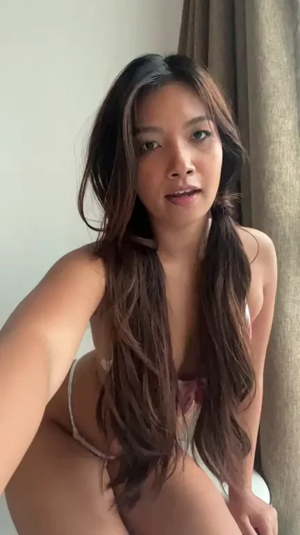 How Many Times You'd Pound This Slutty Asian Pussy? 🔥🍑