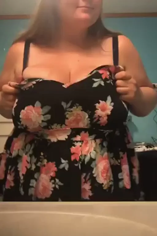 What's better than a BBW in a summer dress doing a titty drop?