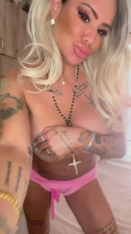 Come Pound This Slutty Bitch's Wet Hole Now 🔥🍑