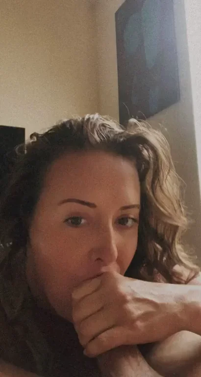 Morning MILF Cock Worship: 31F Slurps Hubby's Thick Shaft ??