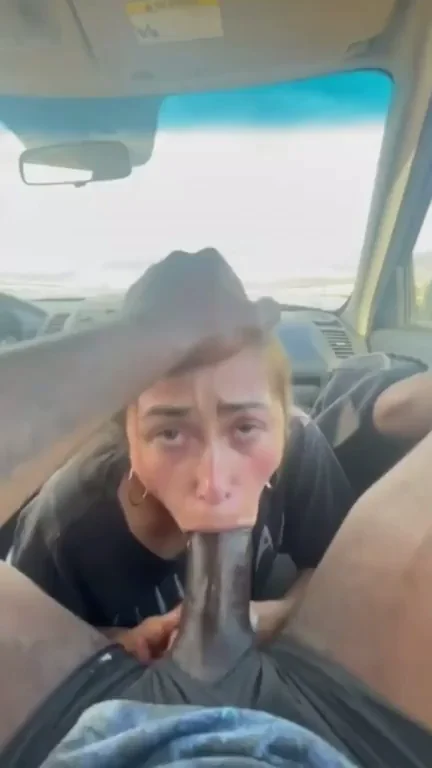 She really loves sucking it 😁Œ