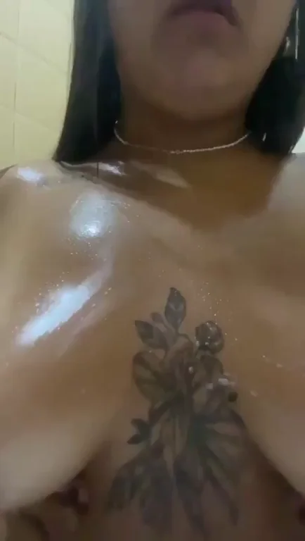 Come Over for These Juicy Tatted Tits? 😈🍈🍈