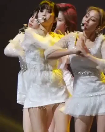 🔥 Momo's Slutty TWICE Stage Tease 💦 Kpop Fap Fuel