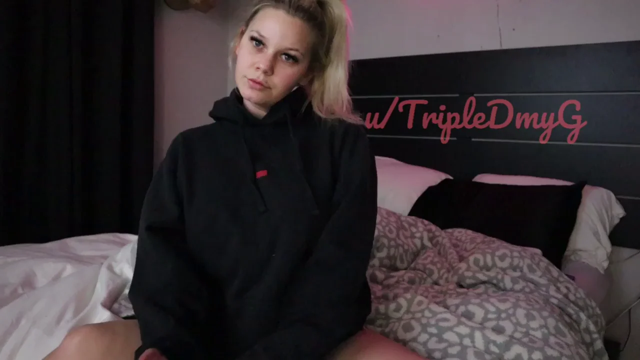 Blonde Slut's Epic Fake Titty Drop 🍈🍈💦 Would You Fuck 'Em?