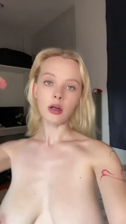 I love a good boobsqueeze