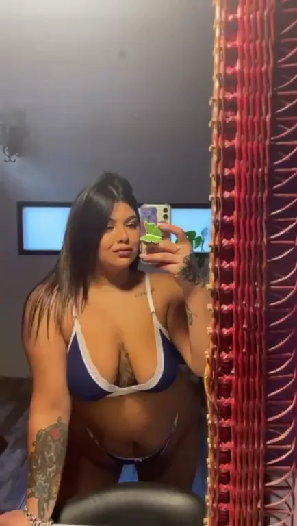 Ditch Work for All-Day Pounding: Thick Babe's Teasing Mirror Flex