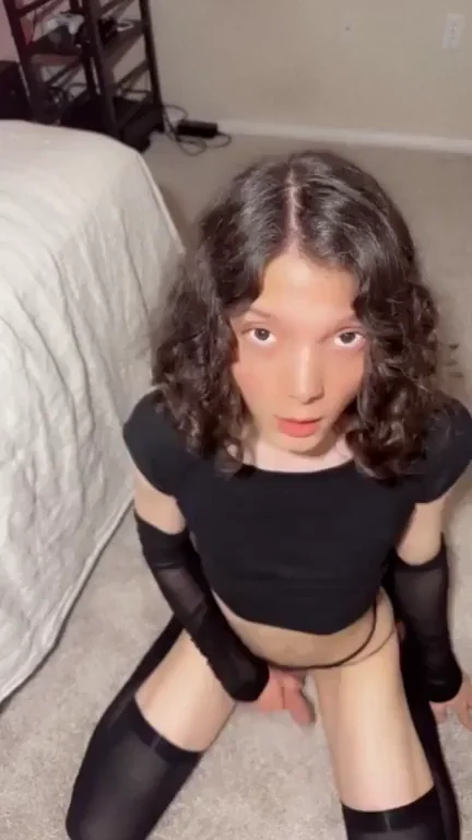 Would you swipe right on a cock-equipped person (me) on Tinder? ðŸ’“