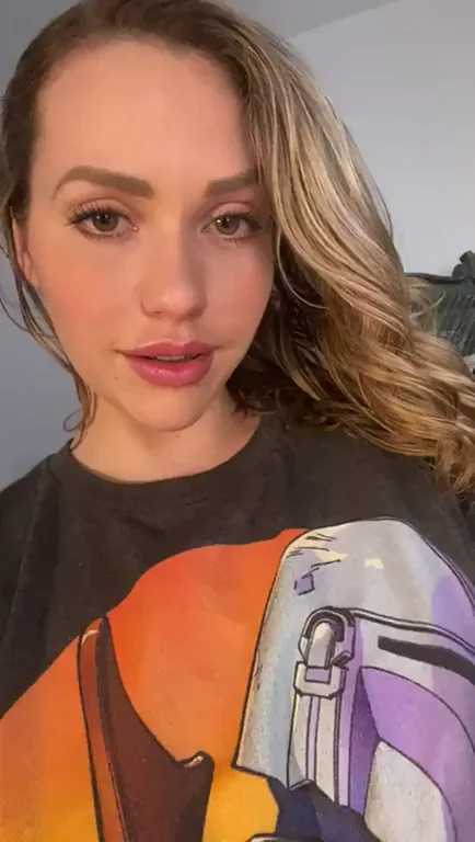 Want a squeeze? * SOUND ON [OC, Mia Malkova]
