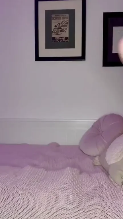 The girls from my parallel class are making fun of my booty but I won't stop showing off
