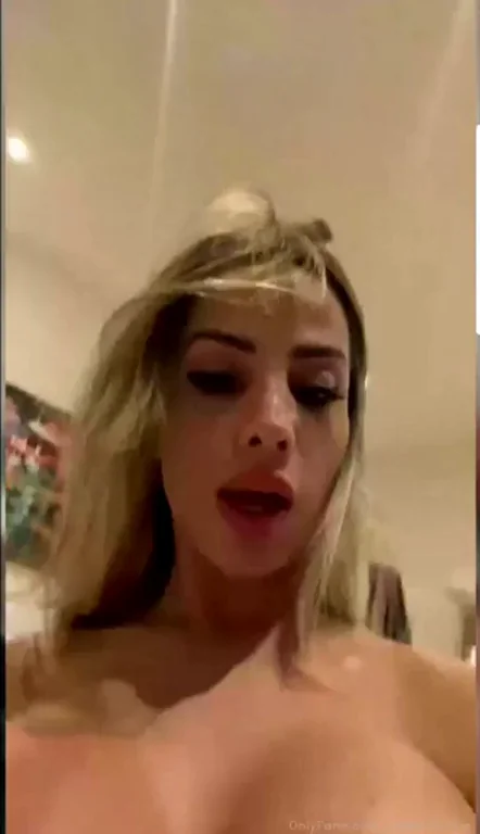 Blonde Trans Babe's Real Livestream Fuck Clip 🔥🍆💦