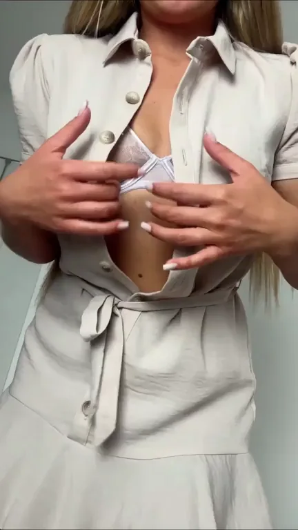 This blonde fuckdoll is always horny and ready to be fucked 🥵