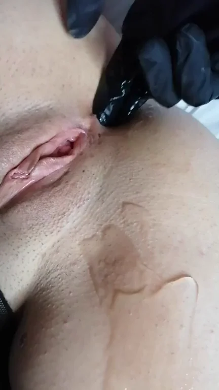 Watch in HD to see my pussy juice fighting against gravity while my butt gets fingered ???