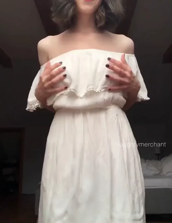 Sundress titty reveal ??