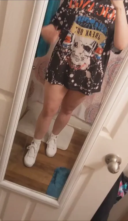 A curvy girl with tiny tits