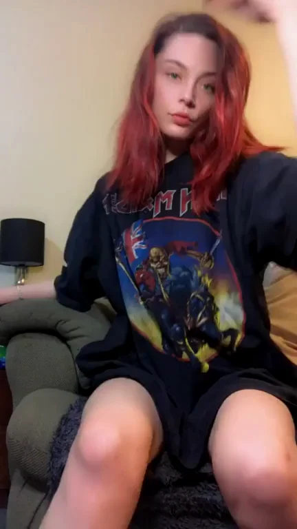 let me be your new obsession?Free cock rate if u say u came from Reddit!?Over 2.7K+ pics,650+ vids & twice weekly lives?B/G, Pussy play, Squirting, Anal, Foot content, Custom Requests, + more (fetish friendly)?I reply to all messages on onlyfans ??LINK??.