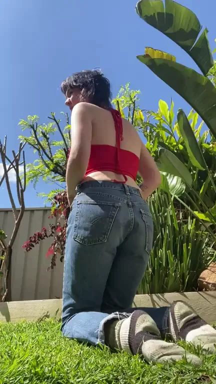 🍑 Sunny Ass Feast - Thick Booty Bared Outdoors [F] 🔥