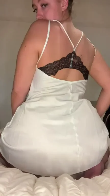 PAWG Step-Sis' Heart-Stopping Booty Tease in Lacy Thong