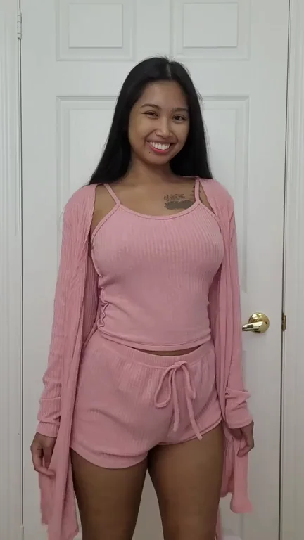Filipina Nympho’s Pink Striptease & Titty Drop 🍑💦