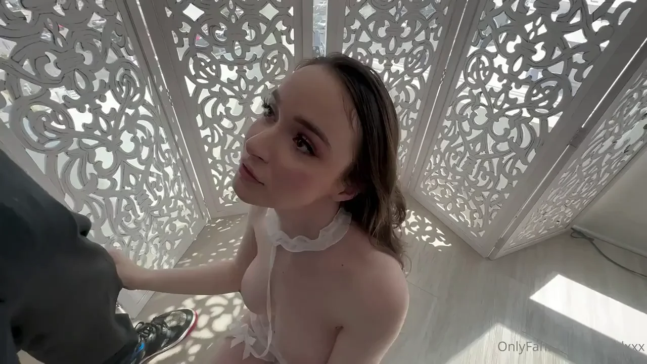 Becky's Jaw-Dropping BBC Worship Closeup