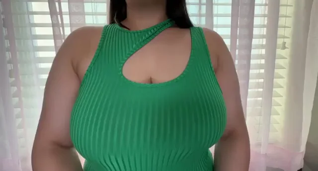 Desperatly in need of someone to titty f*ck, anyone down? (drop)