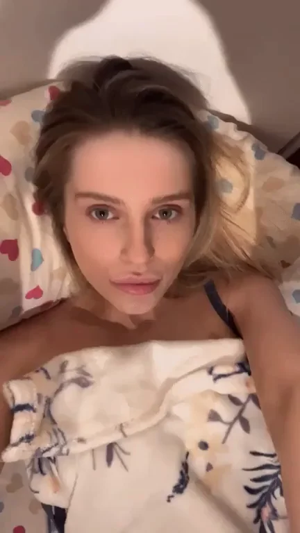 You wanna come under my blanket?😈[OC]