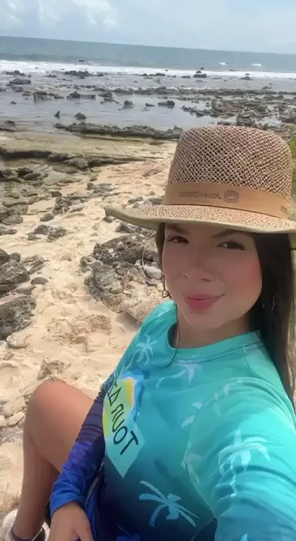 Beach Slut Flashes Her Ghost Nipples in Rash Guard