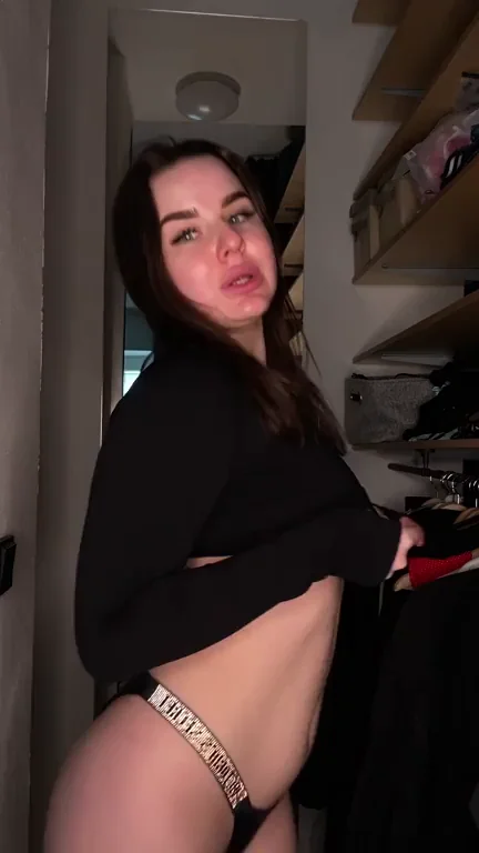 Tongue First or Cock? 😛💦 Slimthick Tease