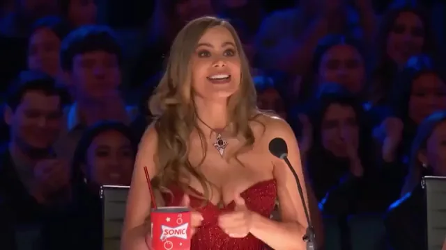 Sofia Vergara's Epic Red Dress Cleavage Tease 😍🍒