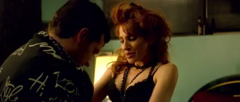 Gwen Hollander - Future Man (S01E10)