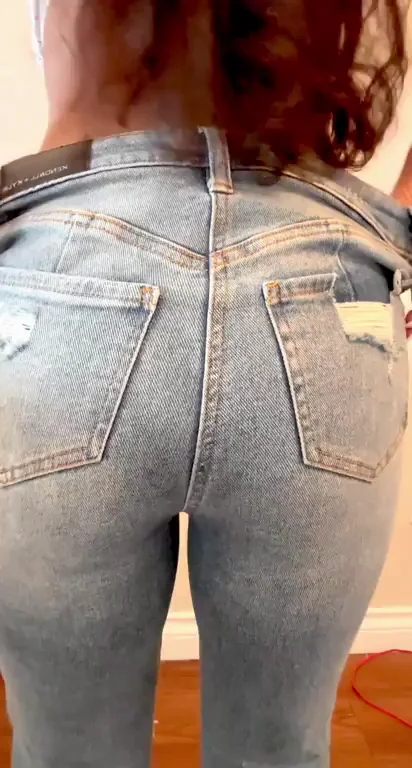 I read all the comments on my last post and practiced my twerking is it working 🥹🥹🍑🍑 (f) (21)