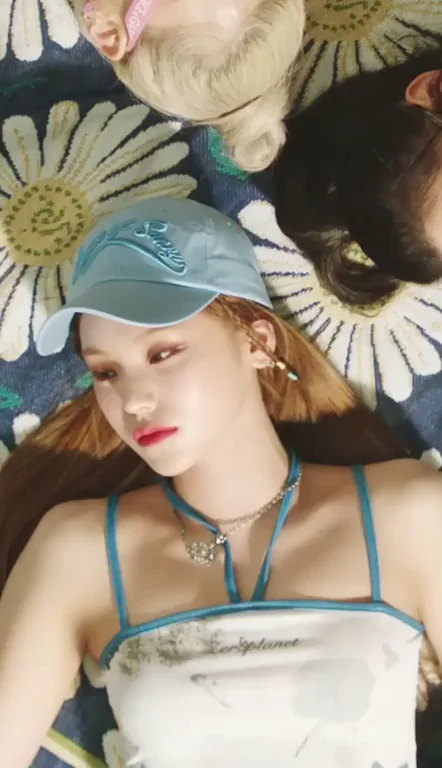 Itzy - Yuna, Yeji, Ryujin, Chaeryeong