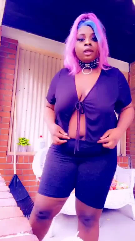 Quick titty flash on my porch (OC)