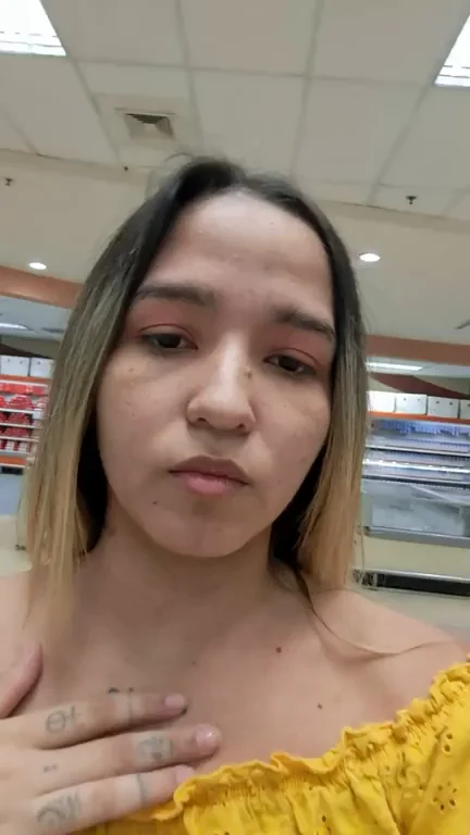 🔥 Flashing Strangers in Public Gets Me So Wet 😈