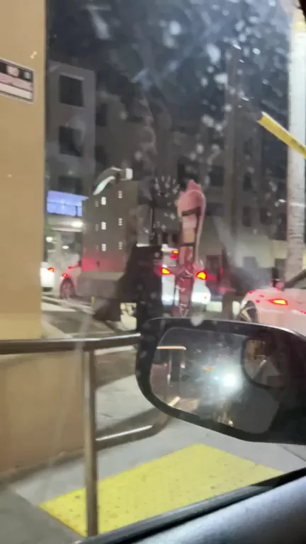 Rubbing my pussy in the Taco Bell drive thru <3