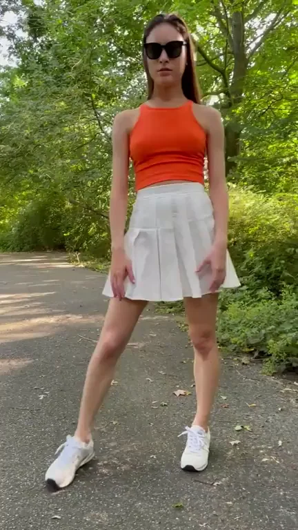 Flashing pussy in park
