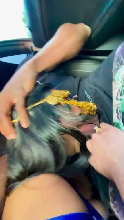 😁 Gorgeous Arab Slut choking on BBC in a car 👆…