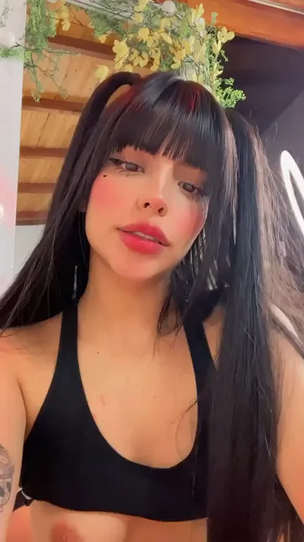 I wonder what you're thinking right now hehe