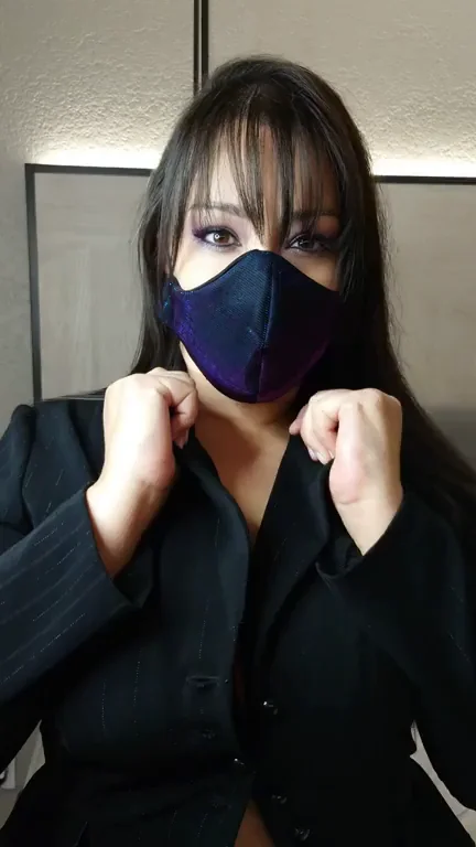Your milf boss is trying to seduce you..