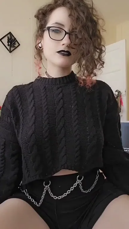 Goth Babe's Quickie Titty Drop Reveal 😈💦