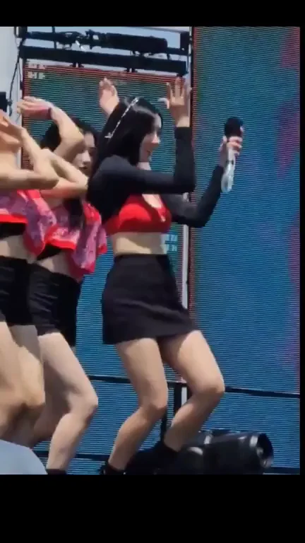 🔥 Kwon Eunbi's Thicc Ass Shaking on Stage 💦 Kpop Fap Fuel