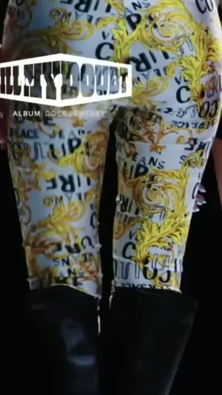 🔥 ITZY Ryujin & Yeji Booty Tease in Shiny Pants 💦