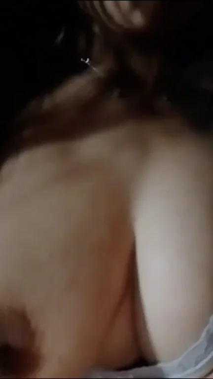 I want you to play with my sexy tits😈