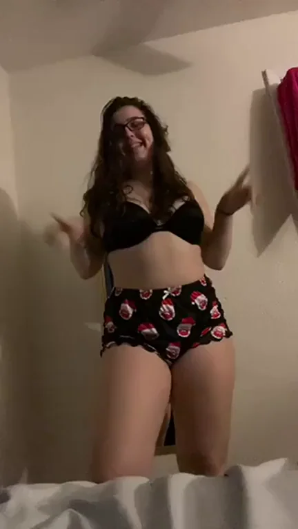 Foggin' Up My Glasses with These Big Tits & Juicy Ass 🤤🔥