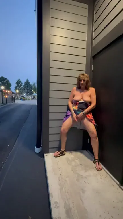 Saturday Night Garage Pussy Flash 💦😈